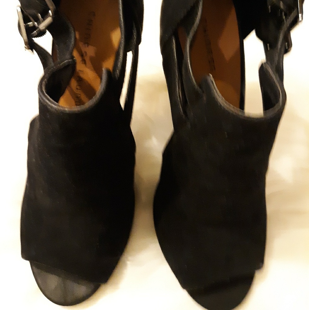 Chinese Laundry "Z-jump in" sandals - Picture 3 of 7